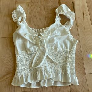 White ruffle key hole scrunch tank top